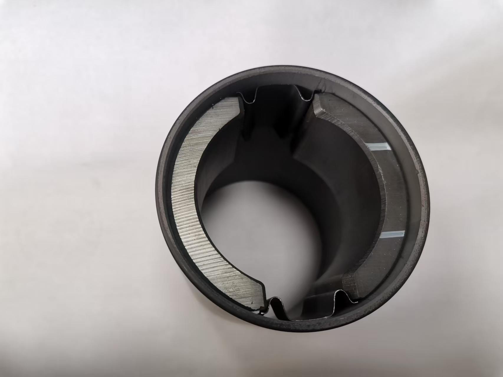 耀东智造自主研发“磁瓦夹”组装利器 助推电机智造高效升级
